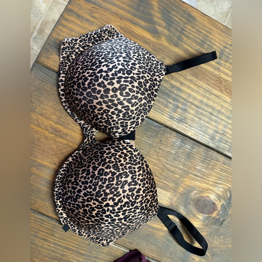 VS bra. Any questions just ask!